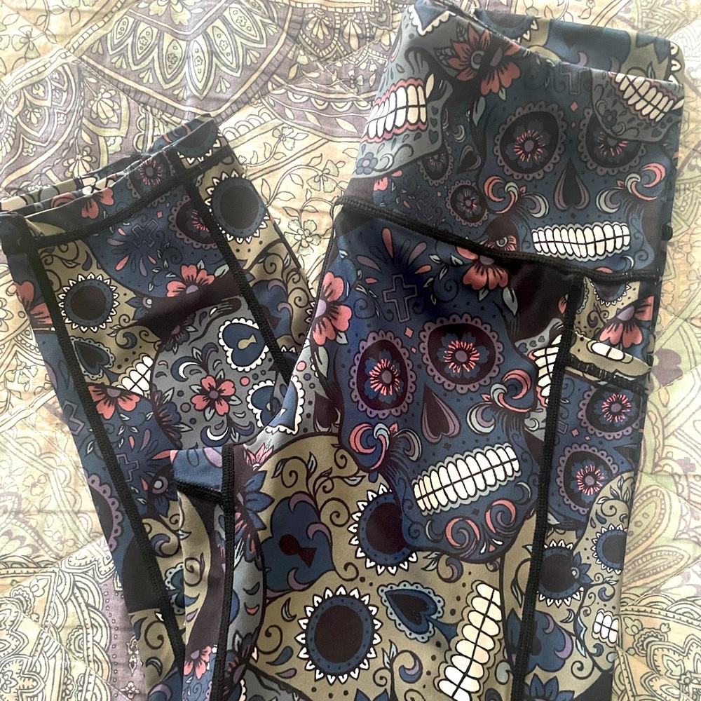 CVG Midnight Skull Capri - Small